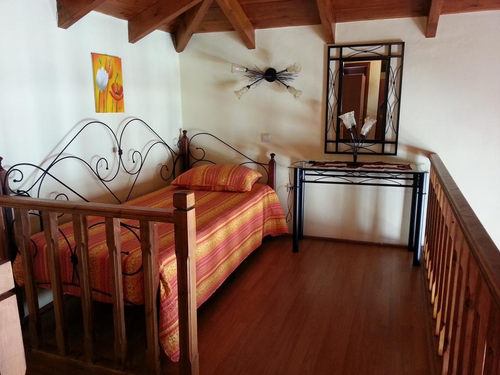 Mika'S House Vila Chalki Town Quarto foto