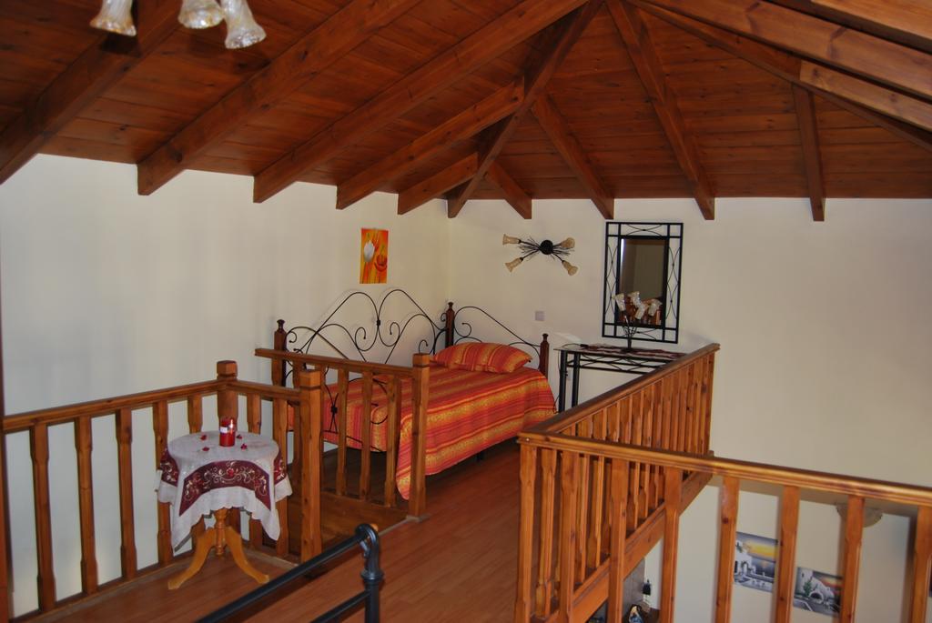Mika'S House Vila Chalki Town Quarto foto